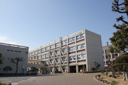 神戸商業高等学校校舎